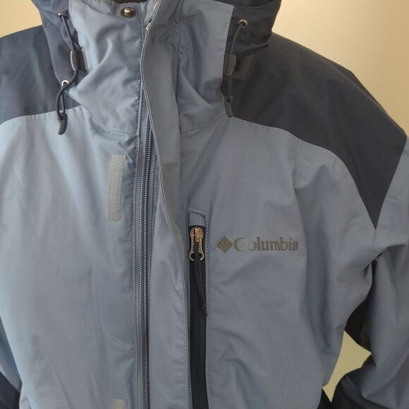 Columbia Jacket Bundle – 2 Sizes – Outdoor Gear for the Whole Family - Picture 4 of 11